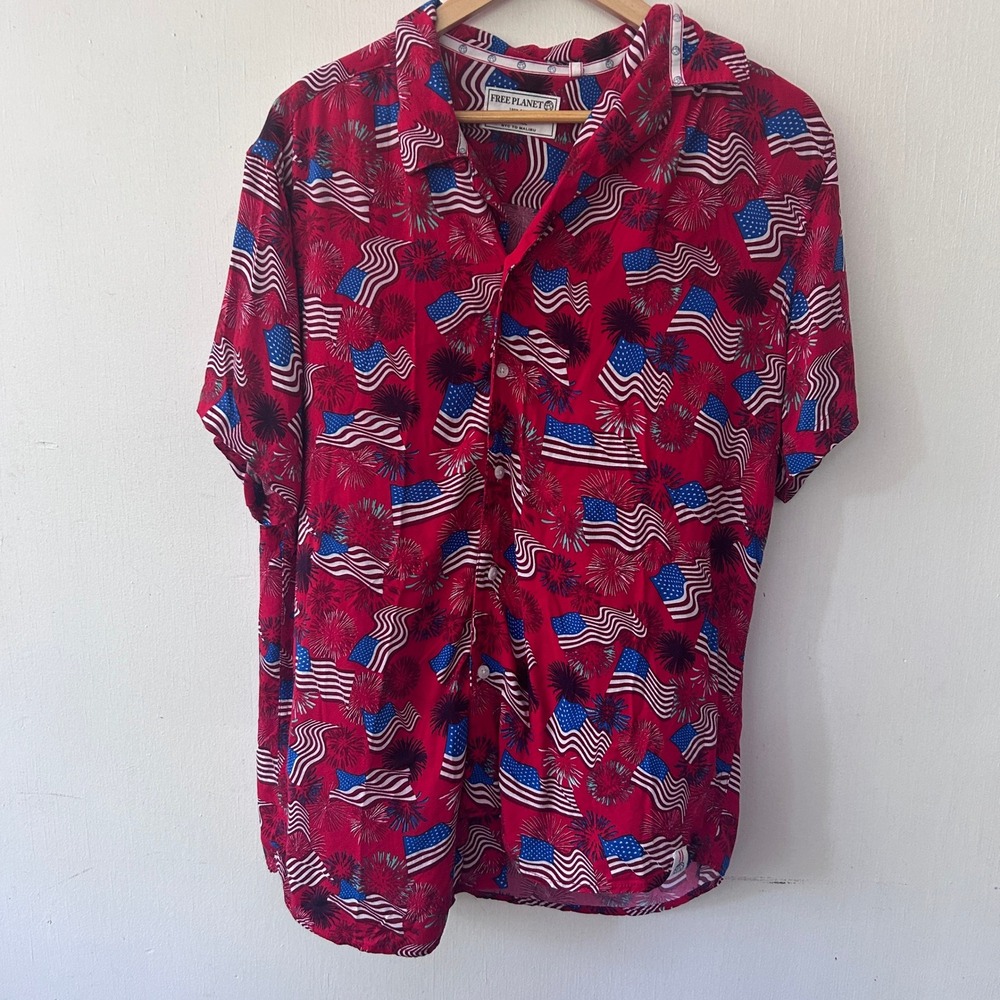 Free Planet Button Down Mens L Red American Flag Fireworks Patriotic Aesthetic